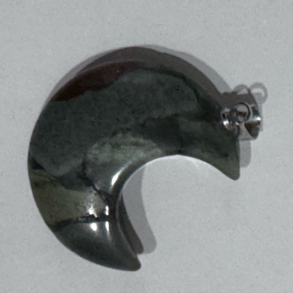 5 for $25 SALE 🎉 Elegant Crescent Pendant☀️